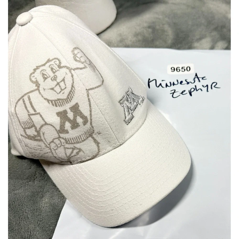 Minnesota Golden Gophers Hat Mens M/L White Goldy Mascot Fitted Cap